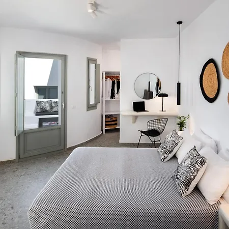 Seven * Imerovigli (Santorini)